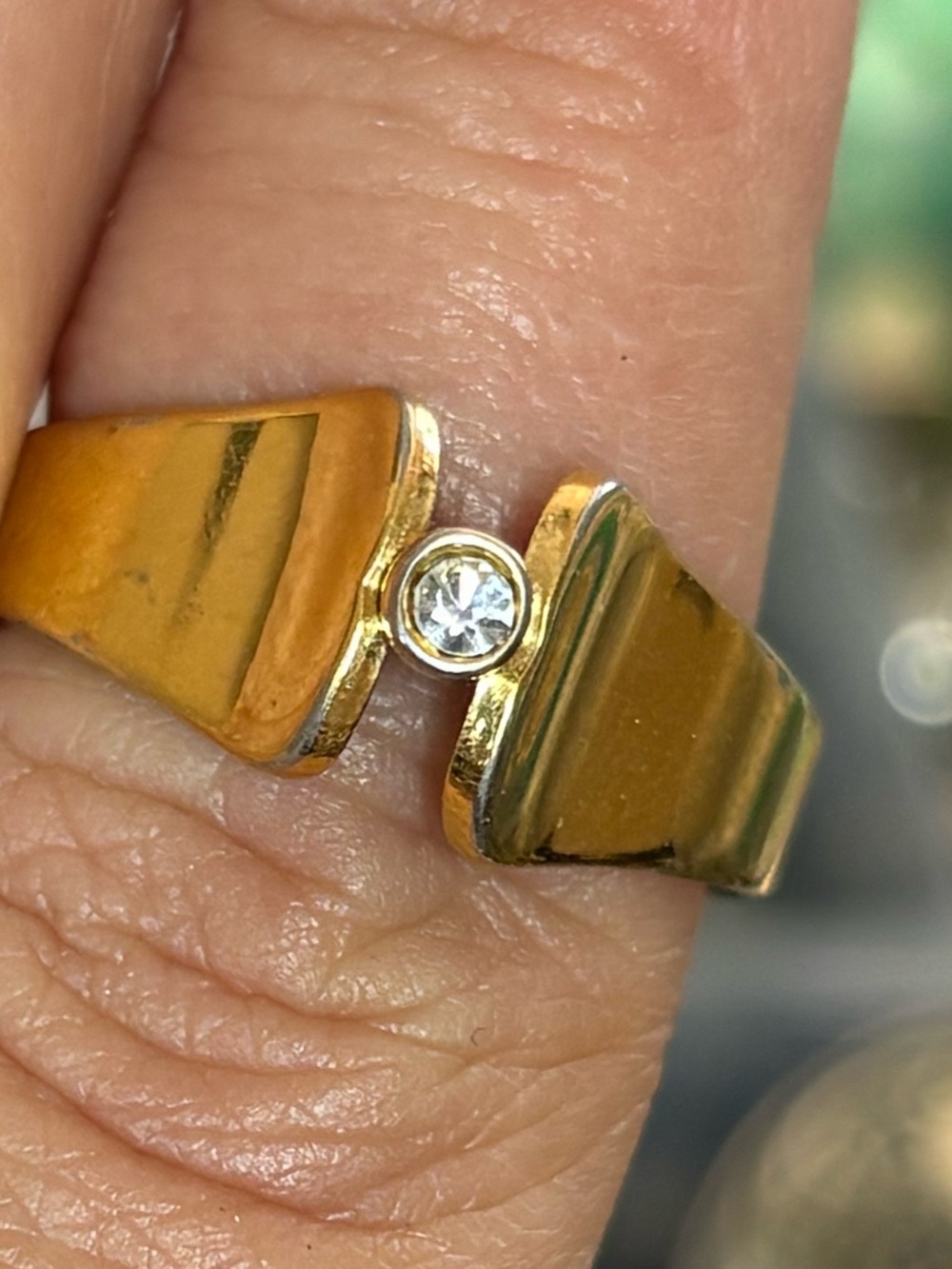 Avon 1979 "Captured Rhinestone" Ring